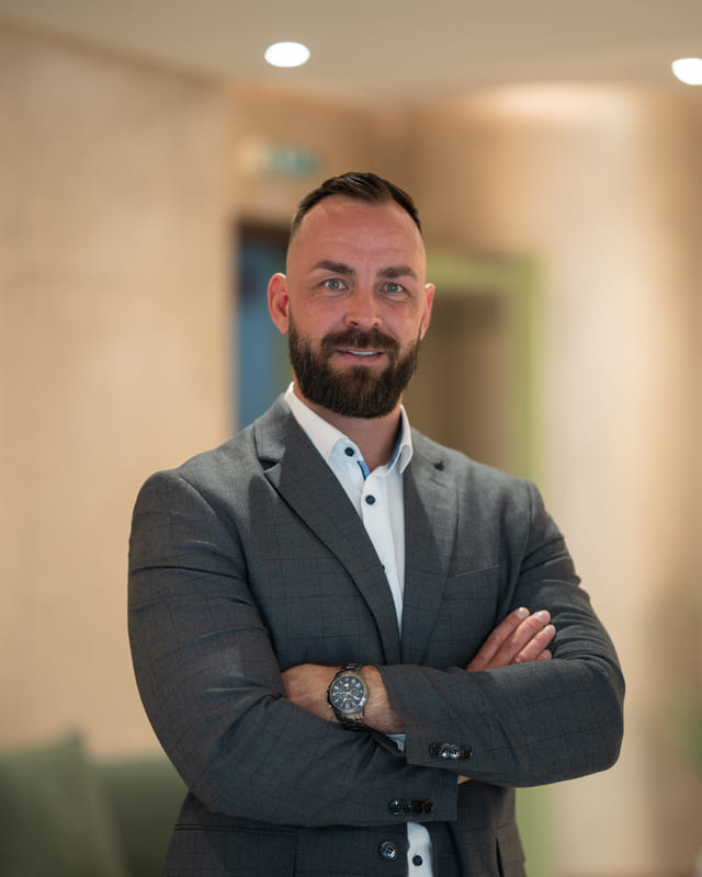 Lukas Schmidt, Operator hinter KAIROZ AI